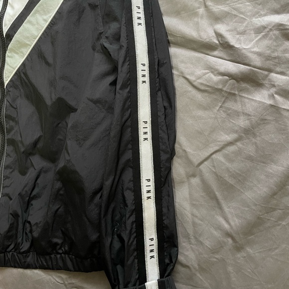 Victoria’s Secret Pink Cropped Windbreaker - Picture 3 of 4